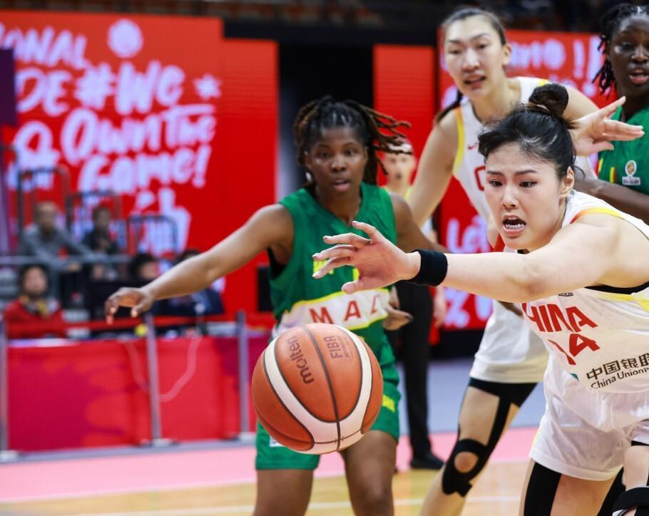 宝威体育登录入口-世预赛开门红！李月汝21+11，三大中锋均上双，中国女篮81-68马里